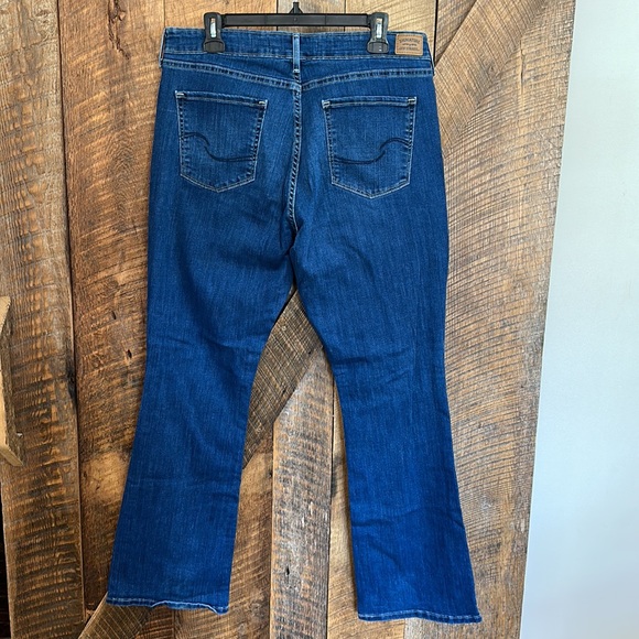 Women’s signature Levi Strauss mid rise boot cut jeans - Picture 6 of 6